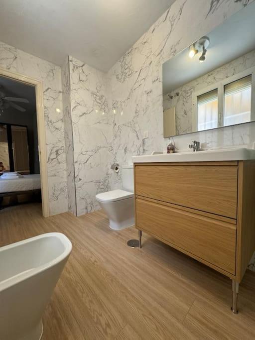 Apartamento En San Bernardo, El Barrio Torero セビリア エクステリア 写真