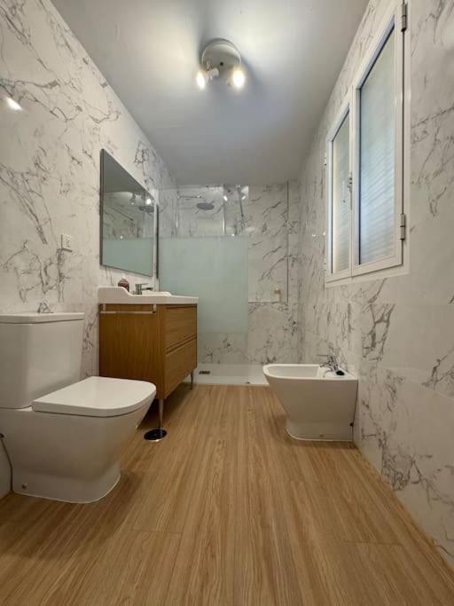 Apartamento En San Bernardo, El Barrio Torero セビリア エクステリア 写真